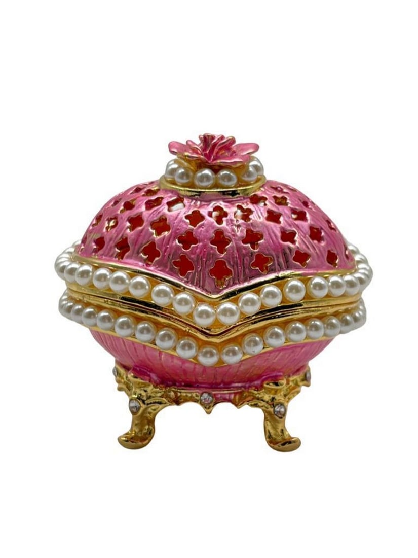 Pretty Pink Pearl Trinket Box: Pretty Pink Pearl Trinket Box A charming and elegant accessory that radiates timeless beauty. This trinket box is adorned with a lovely shade of pink and embellished with shimmering pearls, adding