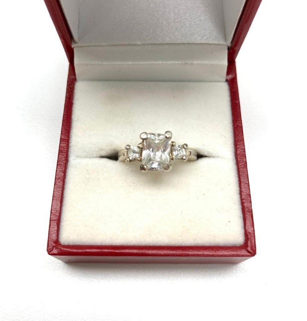 Ladies Size 5 Emerald Cut Crystal in Three Stone Style Silver Tone Ring (1 of 3)