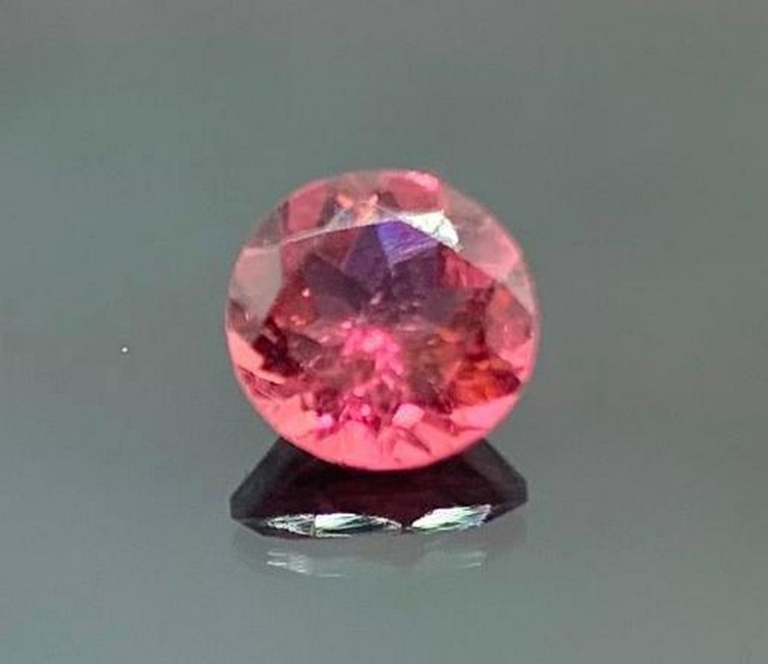 0.95ct Diamond Cut Pink Tourmaline Gemstone (1 of 4)