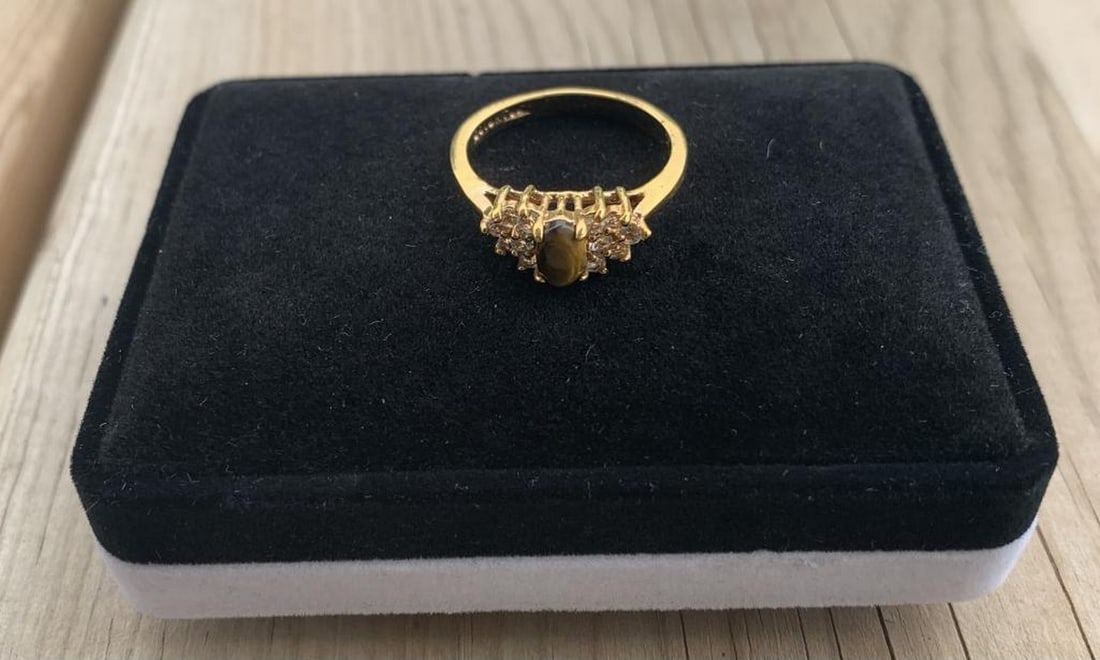 Golden Gaze Ring - 3
