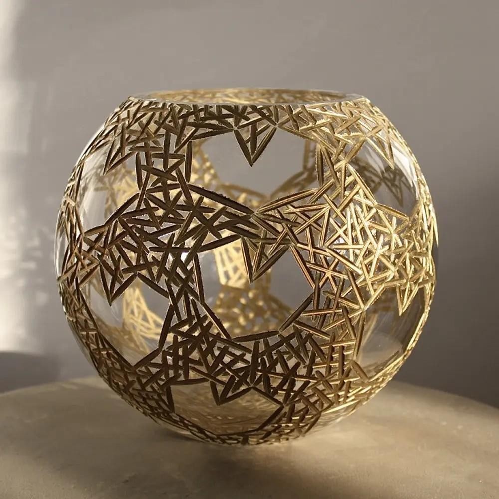 Hearts for Václav Art Vase by Jan Falta: Hearts for Václav Art Vase by Jan Falta Hearts for Václav is part of Jan Falta’s Golden Collection of art vases. Striking gold lines crisscross the surface, forming a mesh design, while heart-sha