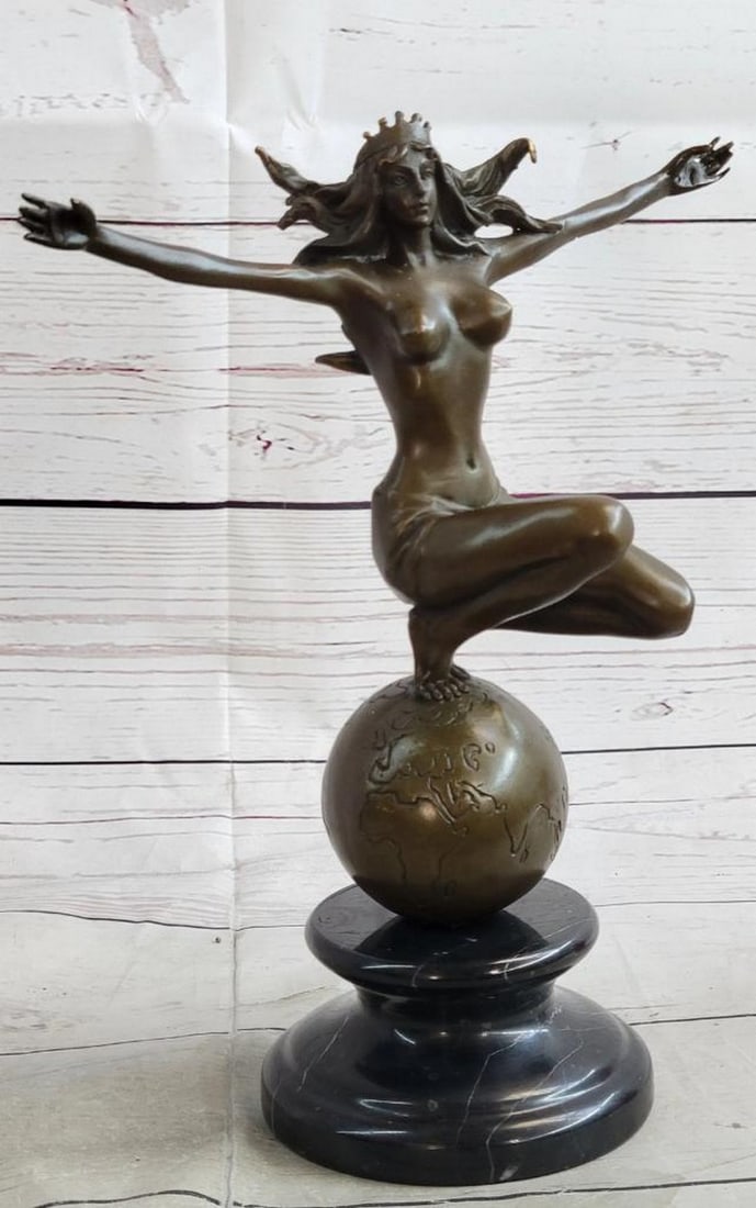 Elegant Bronze Sculpture by Mario Nick - 10" x 7.5": Elegant Bronze Sculpture by Mario Nick - 10" x 7.5" This exquisite bronze sculpture by Mario Nick exemplifies masterful craftsmanship and timeless artistry. Meticulously created using the este