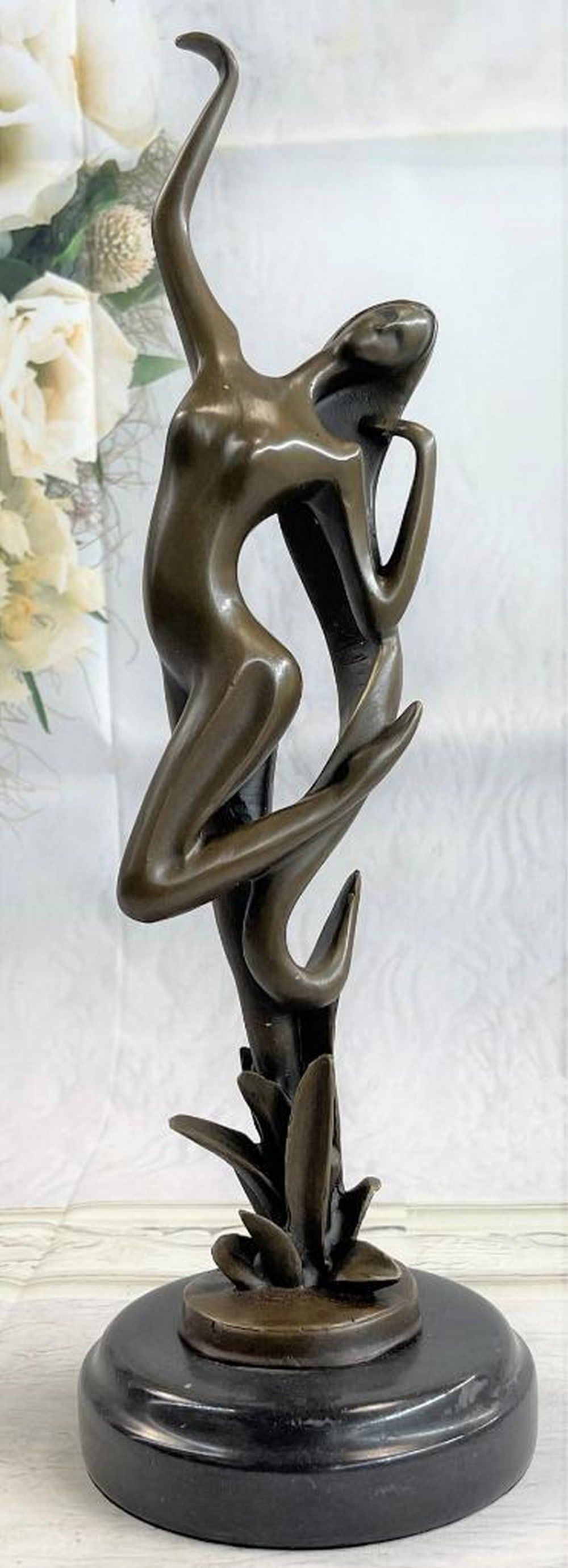 Abstract Skinny Woman Bronze Sculpture: Abstract Skinny Woman Bronze Sculpture The sculpture shows what seems a sketch of a woman figure projected into a three-dimensional realm. The abstract composition boasts a linear attractiveness as