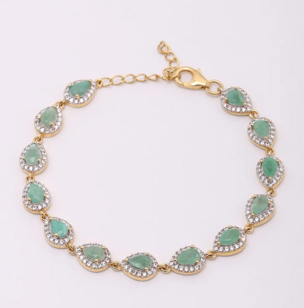 Oval-Cut Faceted Emerald Tennis Bracelet in Sterling Silver: Oval-Cut Faceted Emerald Tennis Bracelet in Sterling Silver Add a touch of refined luxury to your jewelry collection with this handcrafted oval-shaped faceted emerald tennis bracelet. Made with