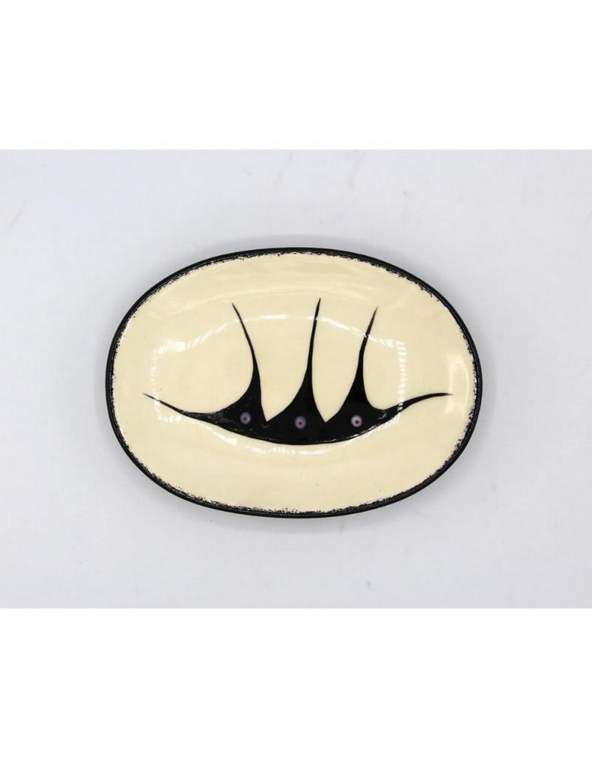 White Small Oval Ceramic Plate by Veran Pardeahtan (1 of 2)