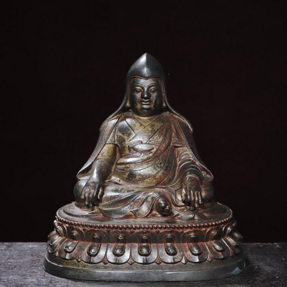 Mud Gold Tsongkhapa Guru Buddha Statue: Mud Gold Tsongkhapa Guru Buddha Statue This rare and exquisite statue of Tsongkhapa, the revered Tibetan Buddhist scholar and spiritual teacher, is handcrafted from pure copper and finished with a uni