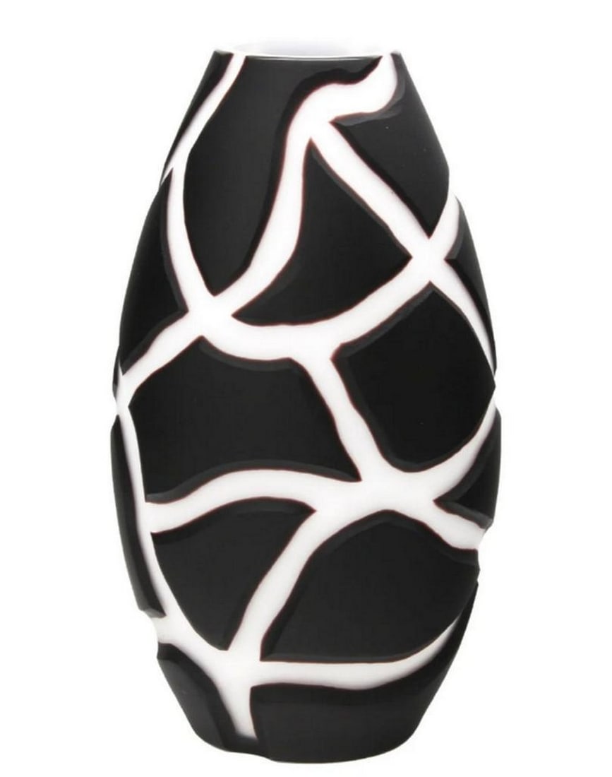 Ethnic Battuto Roots Oval Vase Murano Glass: Ethnic Battuto Roots Oval Vase Murano Glass Bring vibrant charm to your space with the Ethnic Battuto Roots Oval Vase, a hand-blown Murano glass creation featuring a distinctive engraved texture and b