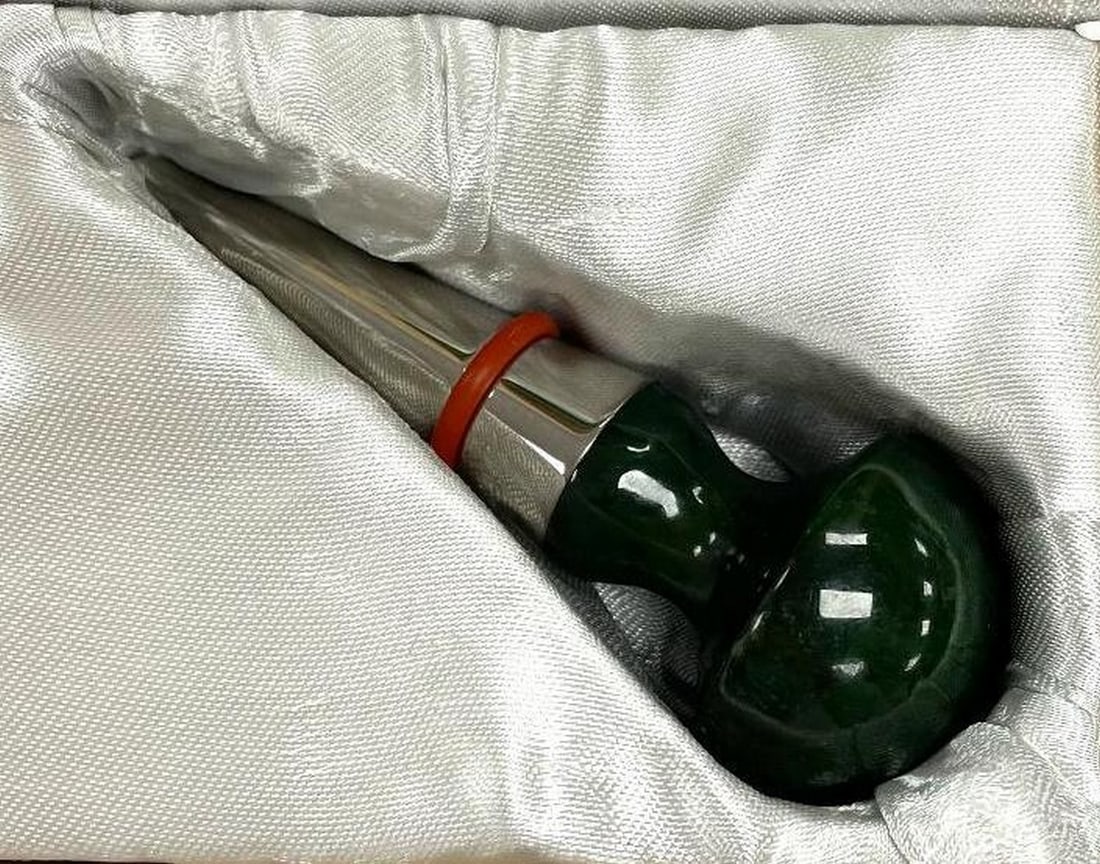 Unique Jade Wine Stopper - 2