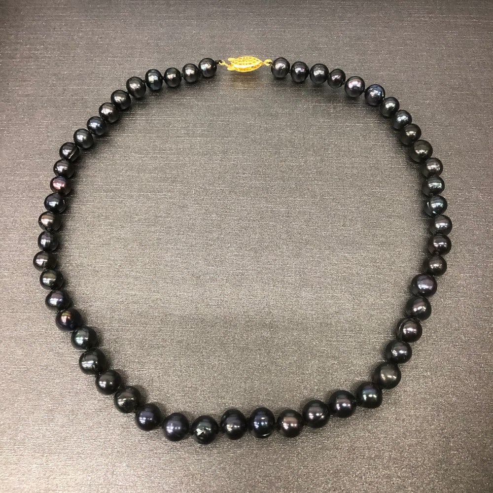 Akoya Black Pearl Hand-Knotted Ladies Necklace: Akoya Black Pearl Hand-Knotted Ladies Necklace This exquisite ladies’ necklace features lustrous Akoya black pearls, meticulously hand-knotted to ensure durability and elegance. The classic