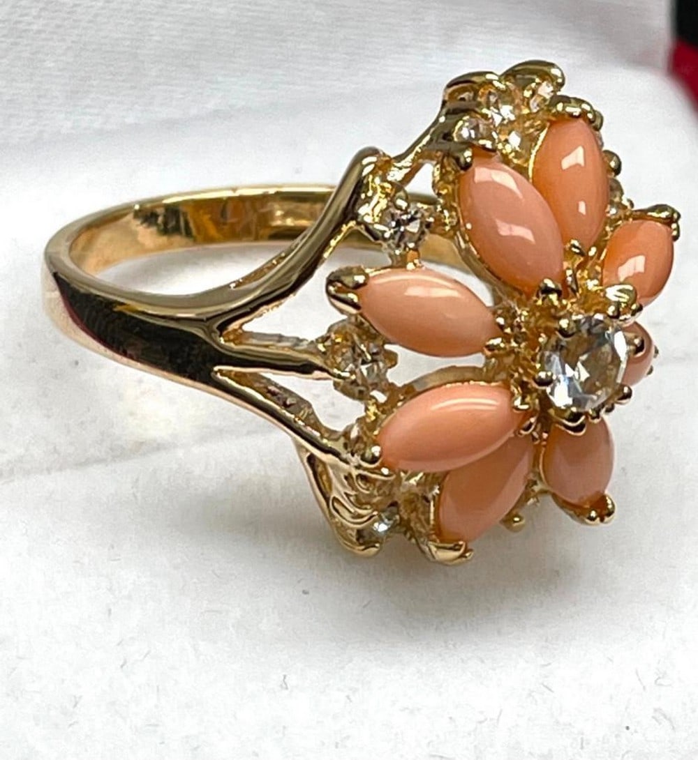 Gorgeous 8 Piece Coral Gemstone Ring (1 of 2)
