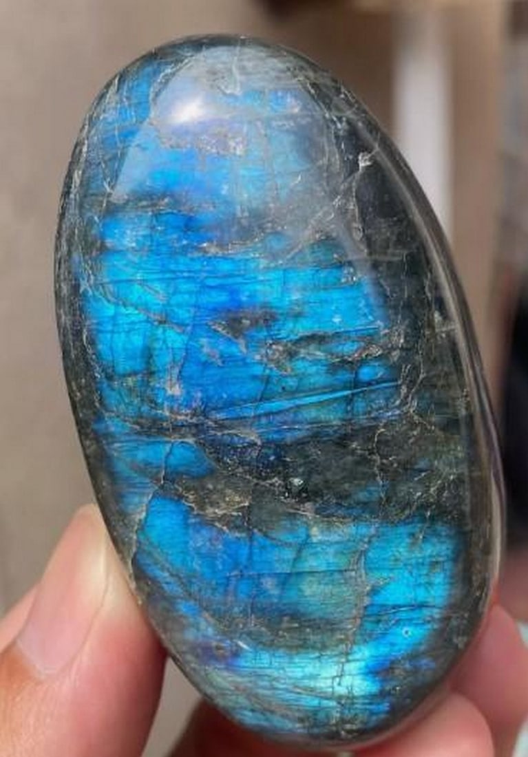 Natural Flash Labradorite with Quartz – Iridescent Healing Crystal Specimen: Natural Flash Labradorite with Quartz – Iridescent Healing Crystal Specimen This 121 gram natural specimen showcases a stunning display of labradorite’s signature iridescent flash, shifting throu