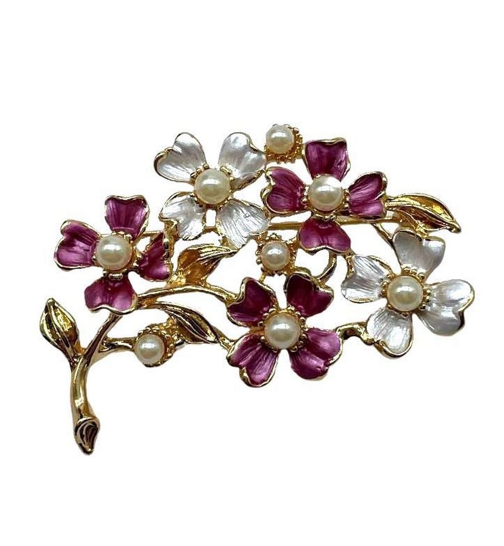 18KTGP Floral Brooch with Inlaid White Pearl Accents with Pink and White Coloured Petals: 18KTGP Floral Brooch with Inlaid White Pearl Accents with Pink and White Coloured Petals White pearls are thought to symbolize innocence, new beginnings, beauty and sincerity. They have also been sai