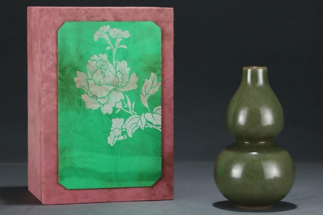 Song Dynasty Longquan Kiln Gourd Bottle (1 of 8)