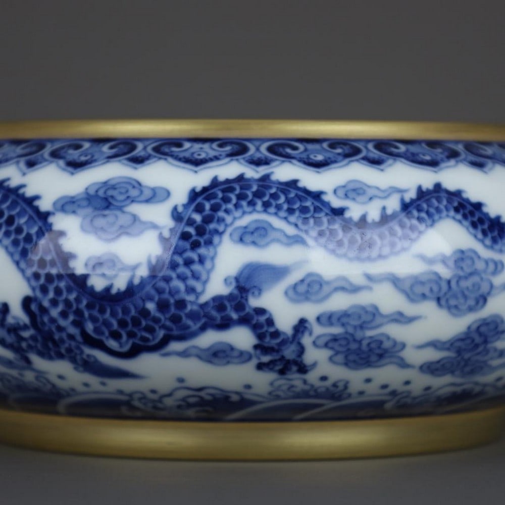 Qing Yongzheng Blue and White Gold-Painted Dragon and Phoenix Auspicious Pattern Wash: Qing Yongzheng Blue and White Gold-Painted Dragon and Phoenix Auspicious Pattern Wash A finely crafted wash from the Yongzheng period of the Qing Dynasty, decorated in classic blue and white underglaz