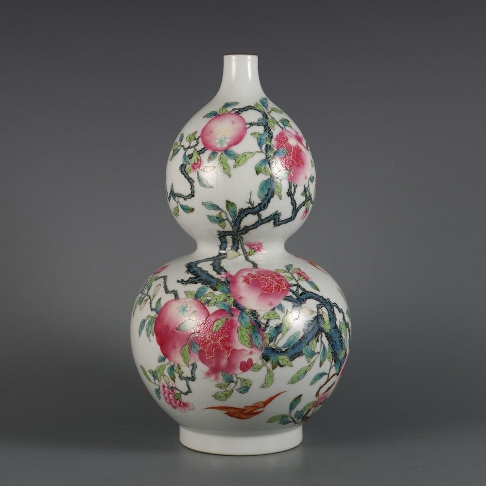 Qing Dynasty Qianlong Famille Rose Pomegranate Pattern Gourd Bottle: Qing Dynasty Qianlong Famille Rose Pomegranate Pattern Gourd Bottle A finely crafted gourd-shaped porcelain bottle from the Qianlong period of the Qing Dynasty, exquisitely decorated in the vibrant fa