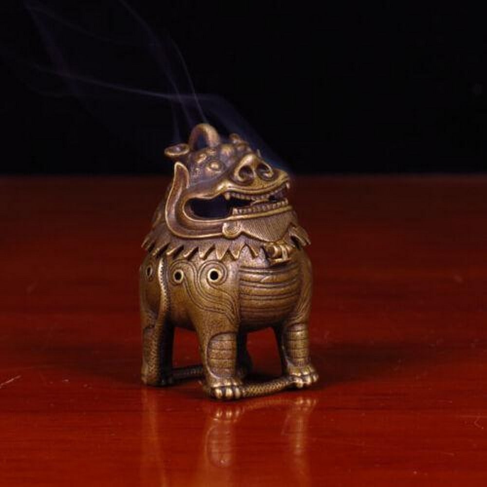 Exquisite Carved Statue for Decor Chinese Brass Pi Xiu Incense Burner: Exquisite Carved Statue for Decor Chinese Brass Pi Xiu Incense Burner Elevate your space with the timeless charm of our Exquisite Carved Chinese Brass Pi Xiu Incense Burner. This finely crafted statue