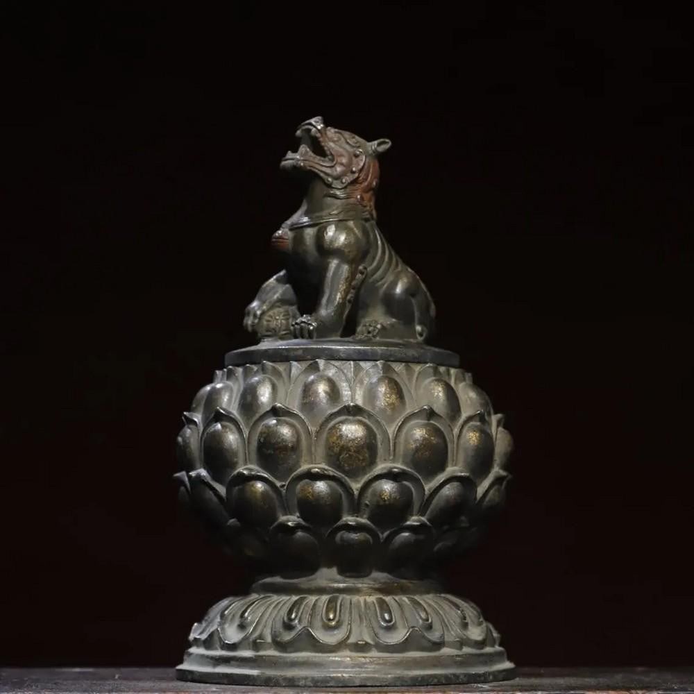 Exquisite Chinese Antique Handmade Pure Copper Lion & Lotus Incense Burner: Exquisite Chinese Antique Handmade Pure Copper Lion & Lotus Incense Burner Immerse your space in traditional elegance with this handmade Chinese antique-style incense burner, crafted from pure co