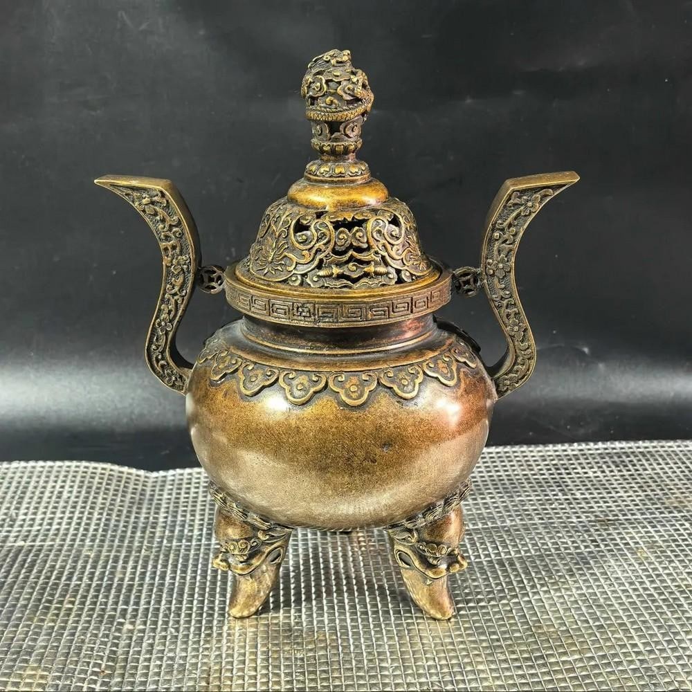 Exquisite Chinese Antique Handmade Rare Pure Copper Double-Ear Dragon Head Incense Burner: Exquisite Chinese Antique Handmade Rare Pure Copper Double-Ear Dragon Head Incense Burner Add a touch of imperial elegance to your space with this rare Chinese antique-style incense burner. Handcraft