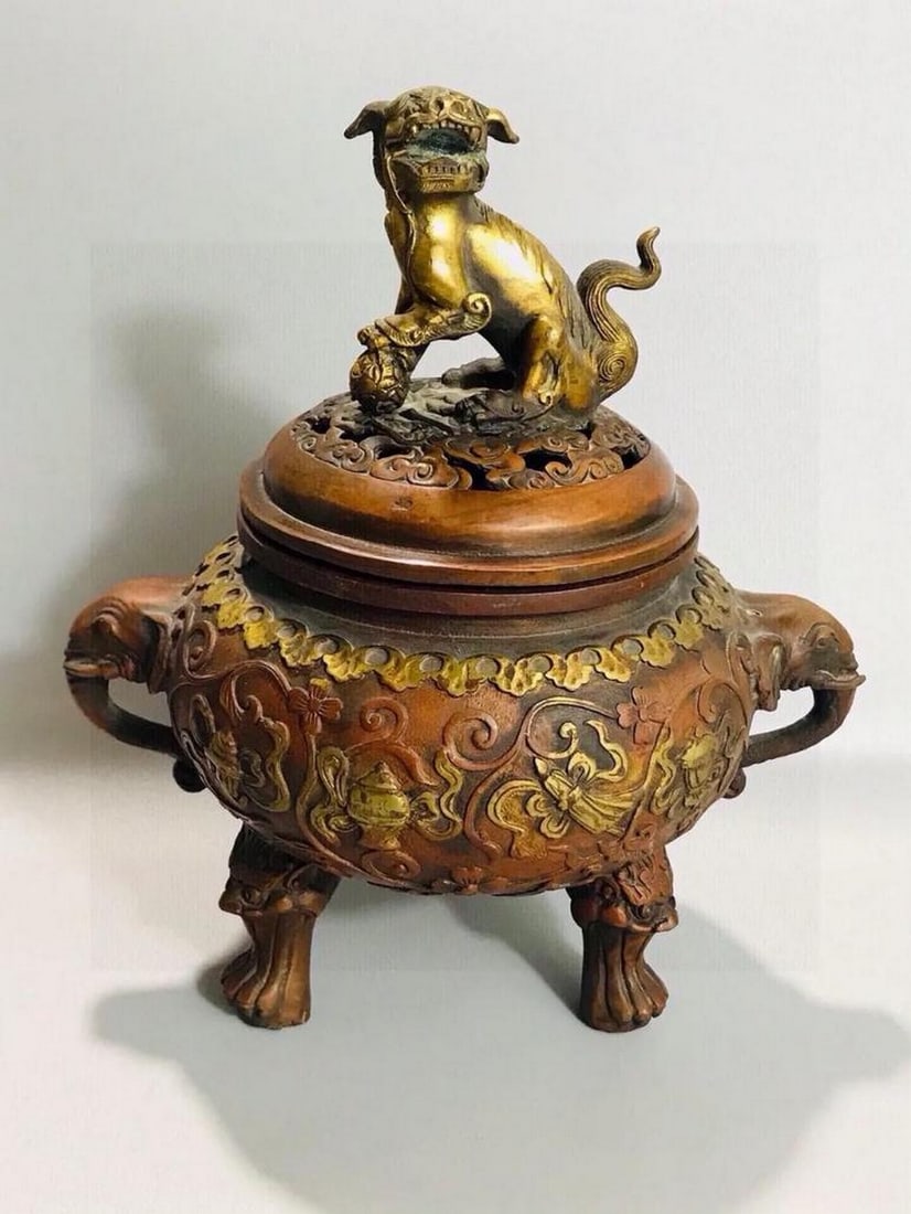 Exquisite Chinese Antique Handmade Pure Copper Auspicious Lion Incense Burner: Exquisite Chinese Antique Handmade Pure Copper Auspicious Lion Incense Burner Bring an aura of tradition and prosperity into your space with this exquisite Chinese antique-style incense burner. Exper