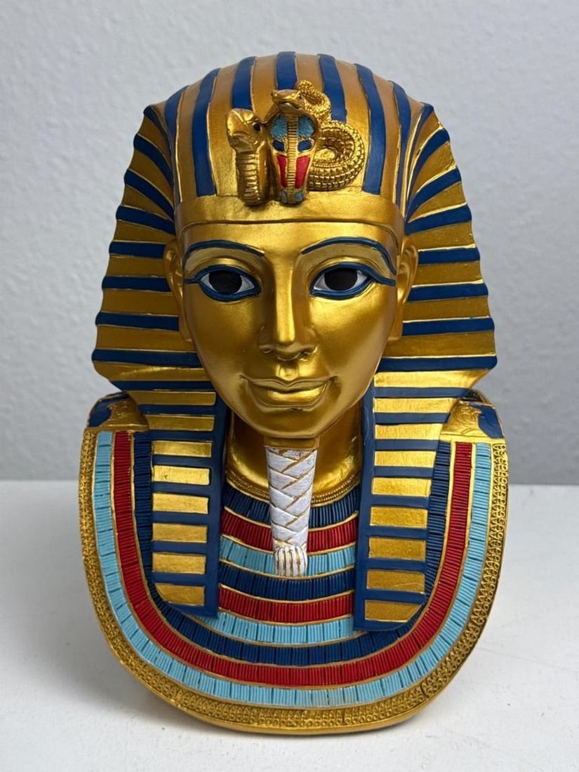 Tutankhamun Bust – Iconic Egyptian Pharaoh Sculpture: Tutankhamun Bust – Iconic Egyptian Pharaoh Sculpture Celebrate the grandeur of ancient Egypt with this finely detailed bust of Tutankhamun, the renowned boy king. Made from high-quality resin, this