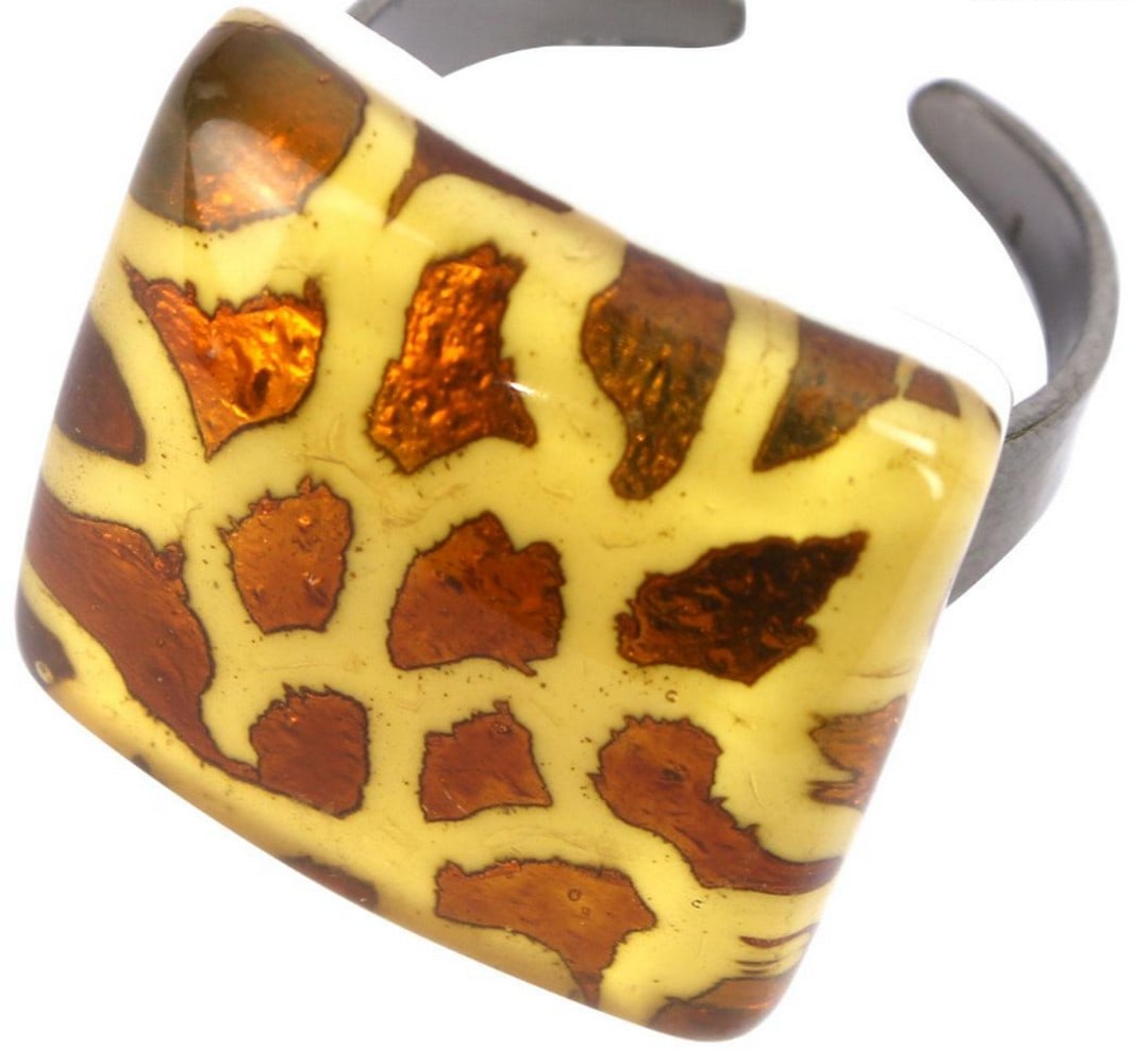 Charming Orange Murano Glass Ring with Silver Leaf: Charming Orange Murano Glass Ring with Silver Leaf Handcrafted Murano glass ring created with the hot modeling technique and accented with engraved silver leaf. Adjustable to fit any finger size. Dim