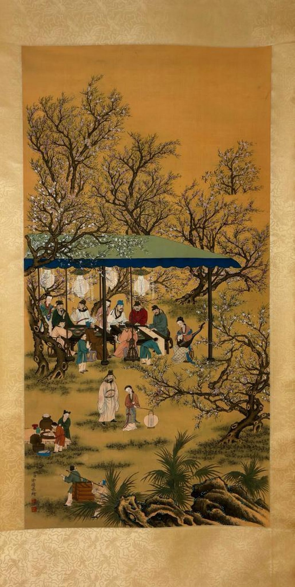 Xu Yang Inspired Hand-Painted Figures Story Silk Scroll: Xu Yang Inspired Hand-Painted Figures Story Silk Scroll An inspired hand-painted silk scroll in the style of Xu Yang, renowned for his detailed narrative scenes depicting historical and cultural stor