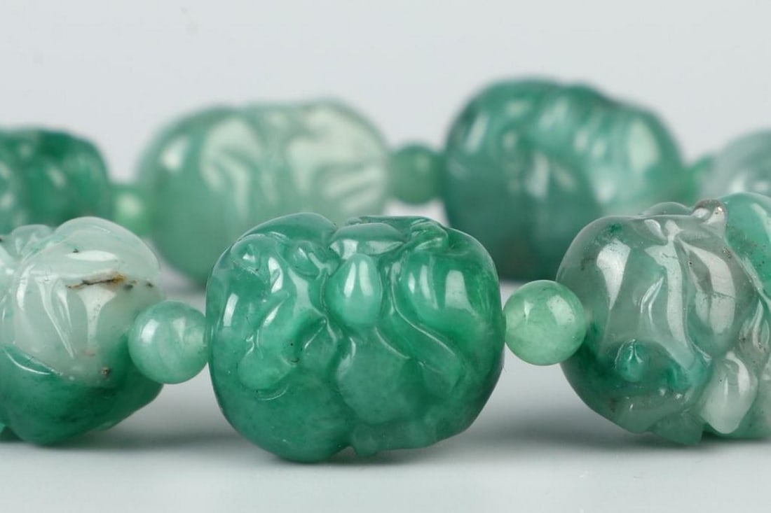 Timeless Elegance: Handcrafted Jade Bracelet - 4