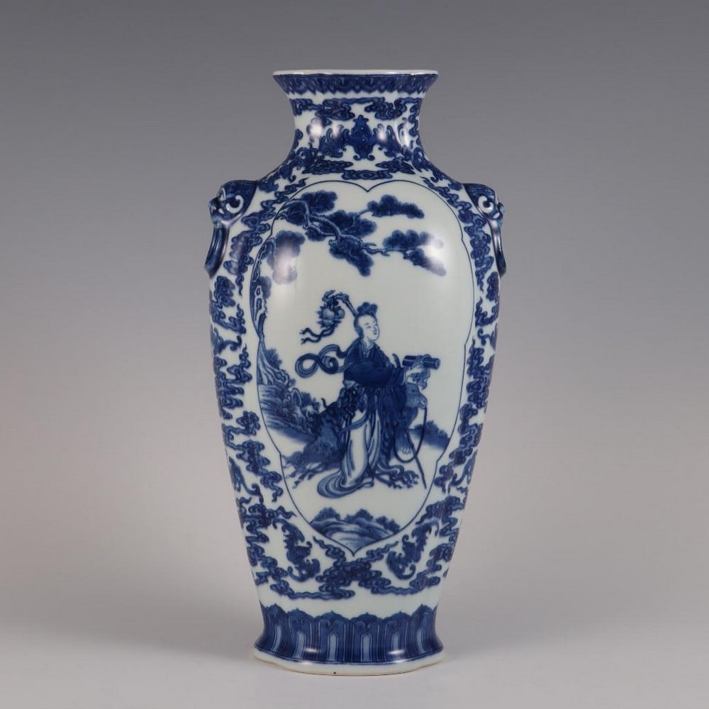 Inspired Qing Yongzheng Blue and White Yunfu Pattern Magu Baishou Begonia Bottle: Inspired Qing Yongzheng Blue and White Yunfu Pattern Magu Baishou Begonia Bottle A refined begonia-shaped bottle inspired from the Qing Yongzheng period, decorated with intricate blue and white Yunfu