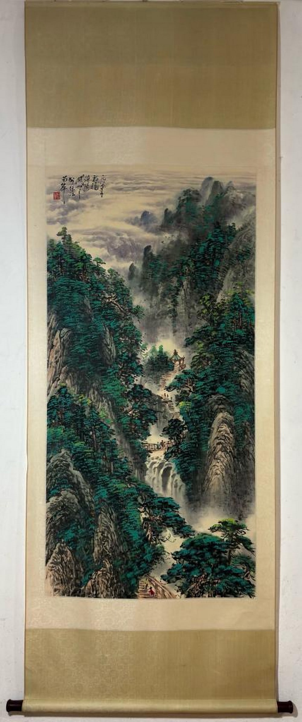 Guan Shanyue Inspired Hand-Painted Landscape Scroll: Vibrant Greens: Guan Shanyue Inspired Hand-Painted Landscape Scroll: Vibrant Greens This captivating landscape scroll inspired by renowned artist Guan Shanyue showcases lush mountains blanketed in vibrant green foli