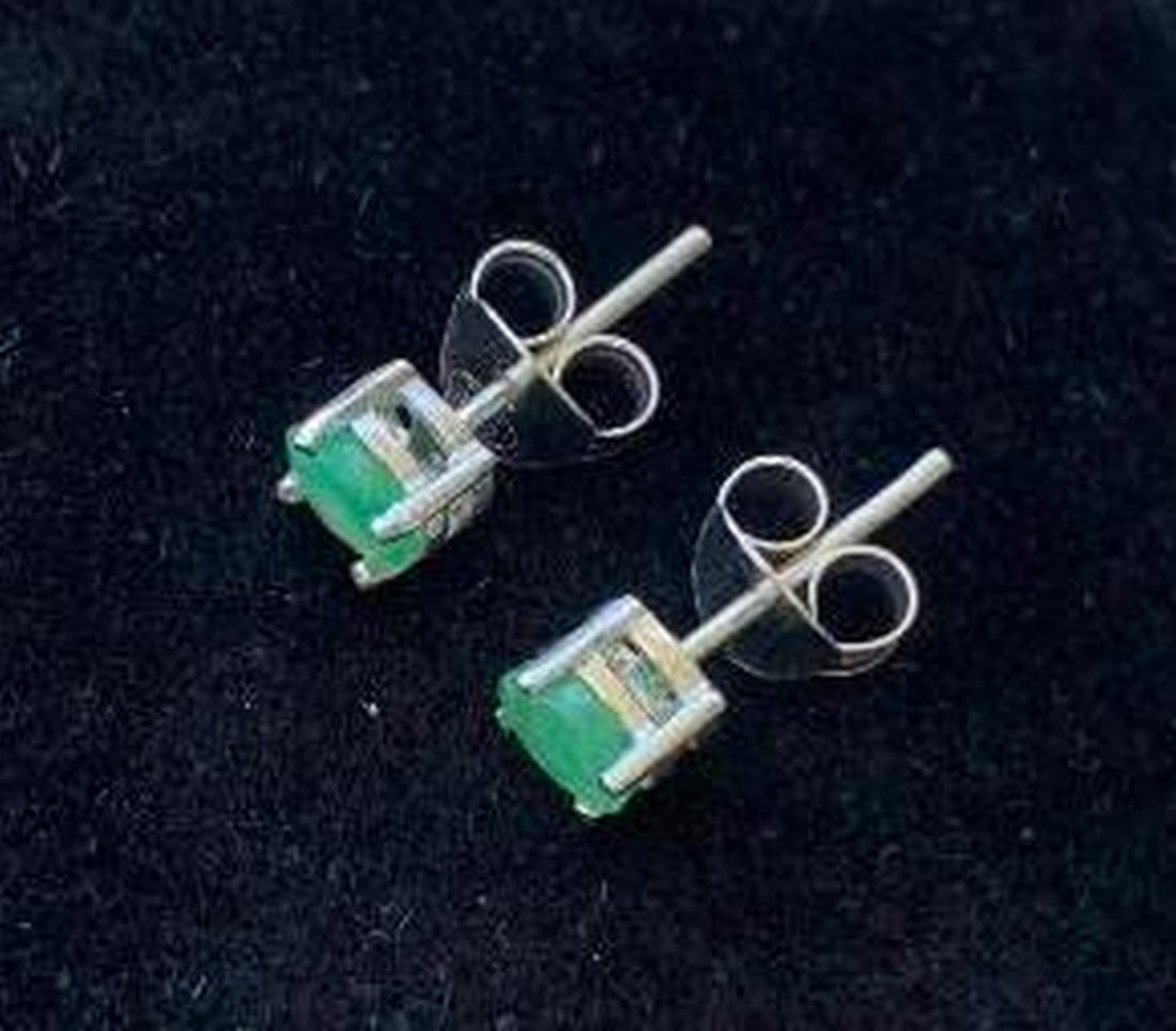 Green Stone Stud Earrings - 3