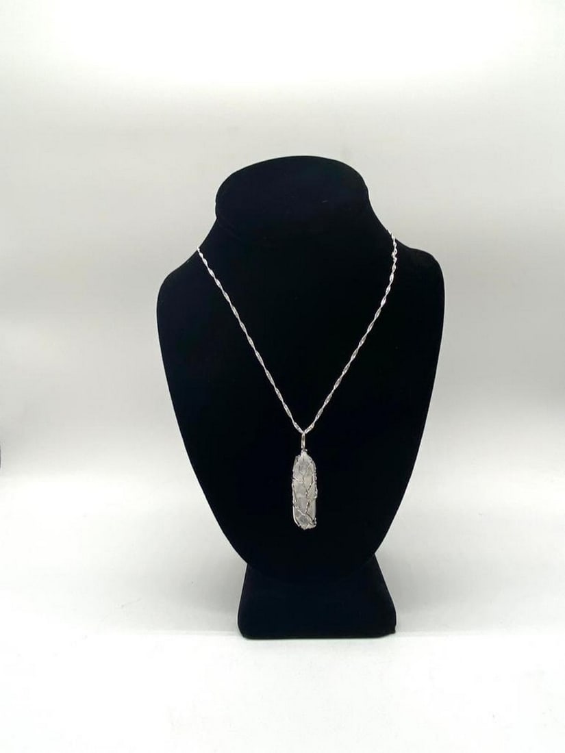 Clear Quartz Gem Stone Chakra Reiki Healing Amulet With Silver Tree Of Life Details: Clear Quartz Gem Stone Chakra Reiki Healing Amulet With Silver Tree Of Life Details This white crystal is considered a “master healer.” It's said to amplify energy by absorbing, storing, r