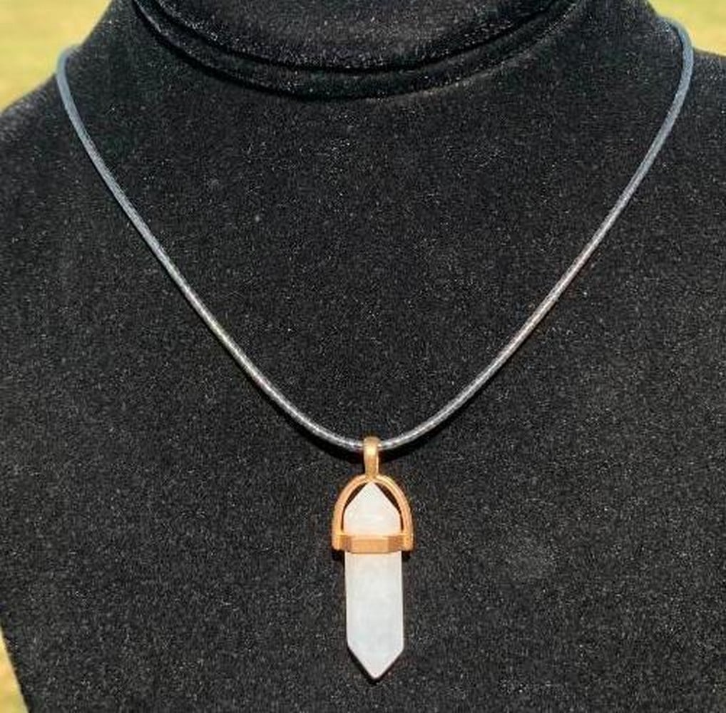 White Crystal Pendant Necklace: White Crystal Pendant Necklace This exquisite white crystal pendant necklace offers a minimalist yet captivating design. The smooth surface of the crystal radiates a soft, calming energy, making it t