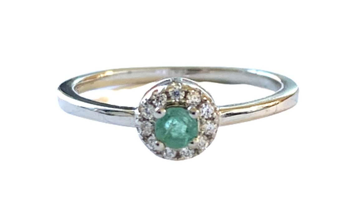 Round Green Emerald 925 Sterling Silver Ring: Round Green Emerald 925 Sterling Silver Ring Emerald and the color Green in general signifies abundance, prosperity and growth within all aspects of life, whether it's being expressed in