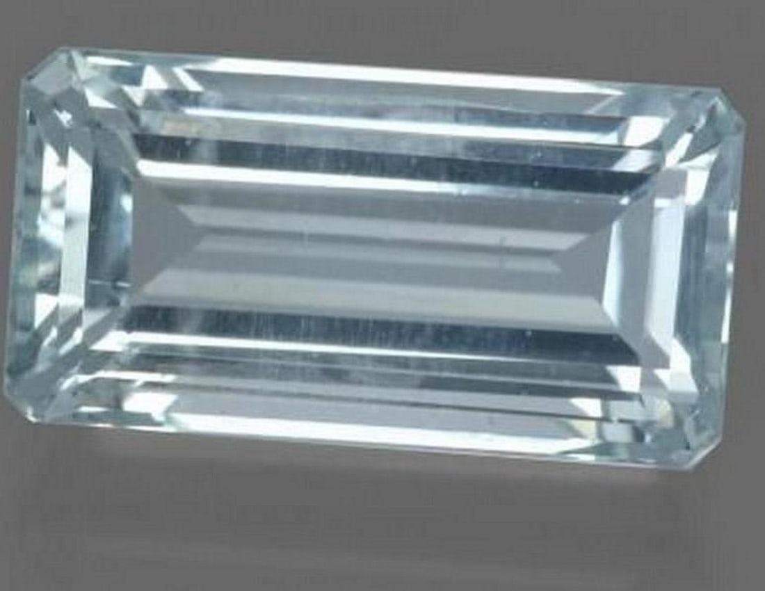 7.65 ct Natural Light Blue Aquamarine, Octagon Facet, VS, Madagascar: 7.65 ct Natural Light Blue Aquamarine, Octagon Facet, VS, Madagascar Natural aquamarine gemstone weighing 7.65 carats, cut in an octagon (emerald) facet shape. The gem measures 16.03 x 8.40 x 6.84