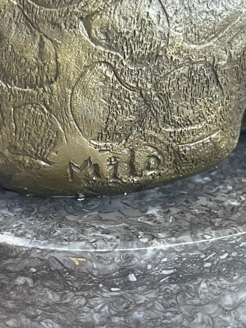 Graceful Giraffe Bronze Statue - 5