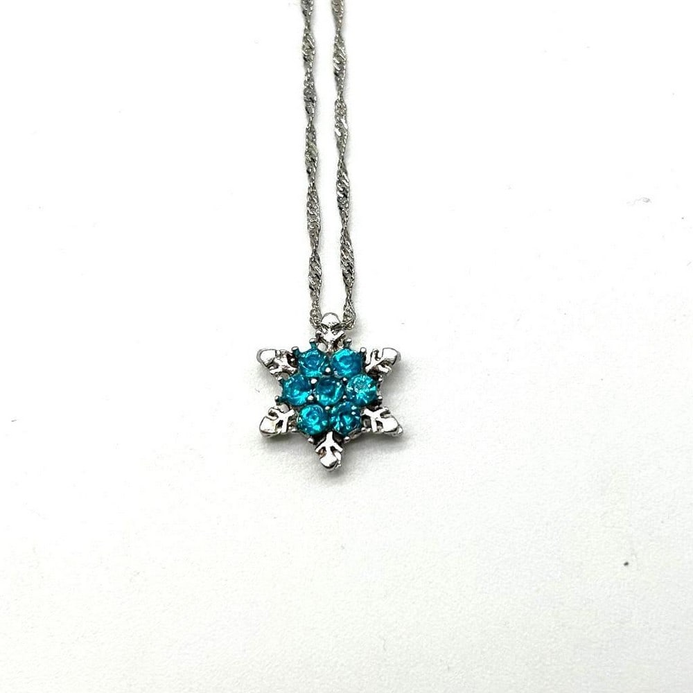 Blue Rhinestone Snowflake Pendant Paired With Silver 925 Snake Link Necklace: Blue Rhinestone Snowflake Pendant Paired With Silver 925 Snake Link Necklace This Pendant Is Shiny and Eye-Catching With Elegant Style. This Gorgeous Pendant Is Perfect For Any Occasion. This Is A Pe