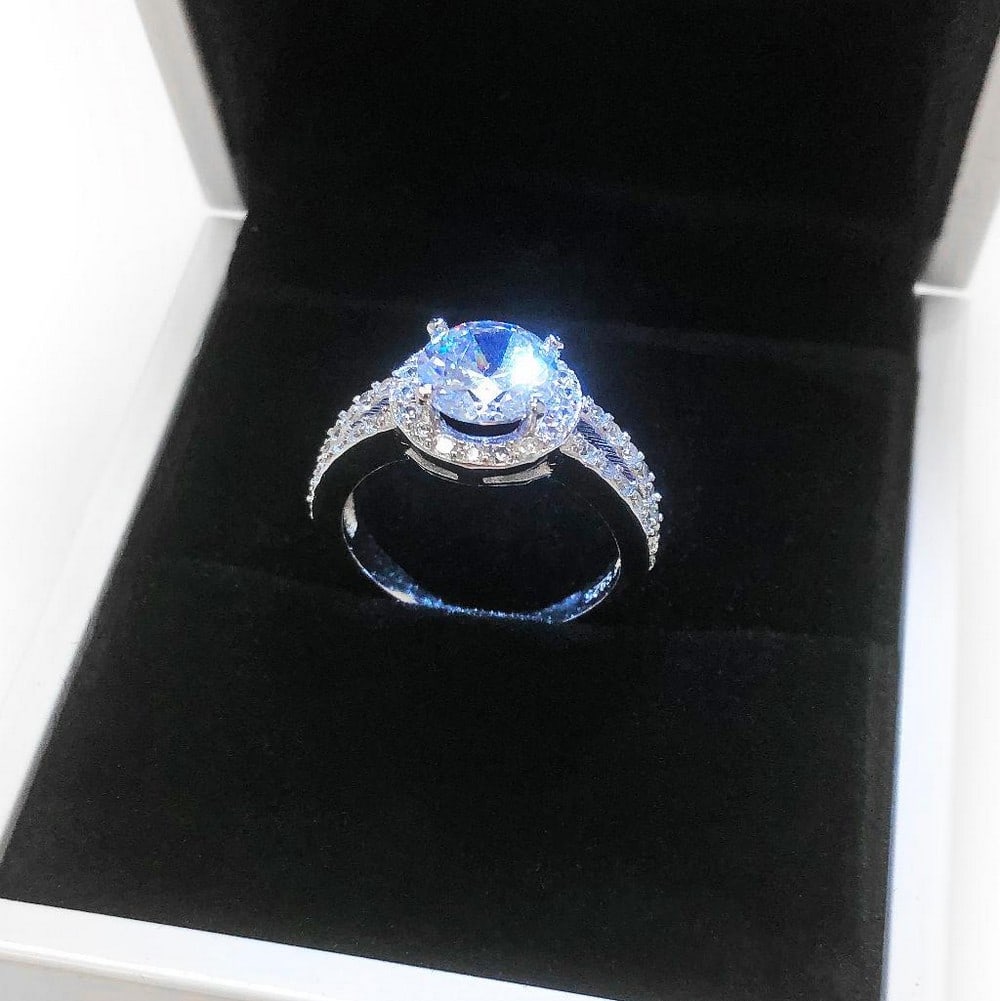 Ladies 925 Silver Marked 2 Carat Main Stone CZ Diamond Ring (1 of 4)