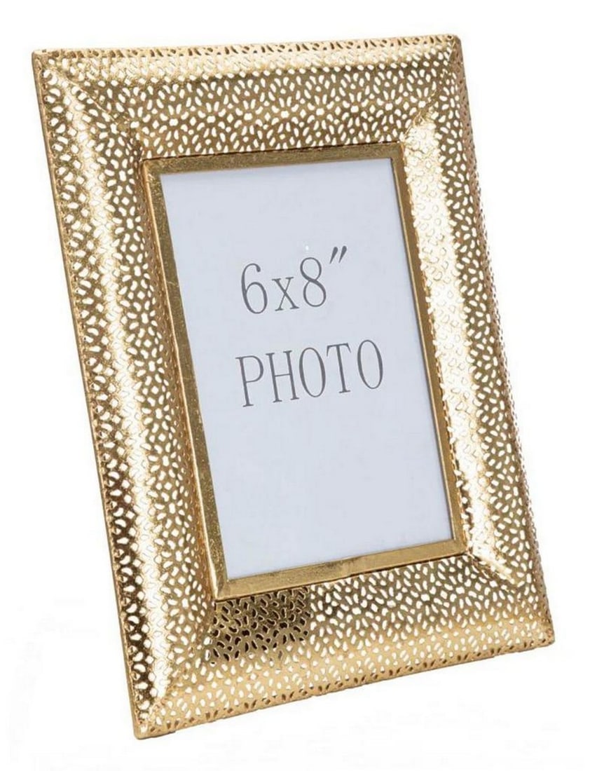 Photo Frame in Elegant Golden Metal: Photo Frame in Elegant Golden Metal Discover an elegant photo frame crafted from golden metal adorned with intricate carvings, adding a glamorous touch that brightens any room. Explore Mauro