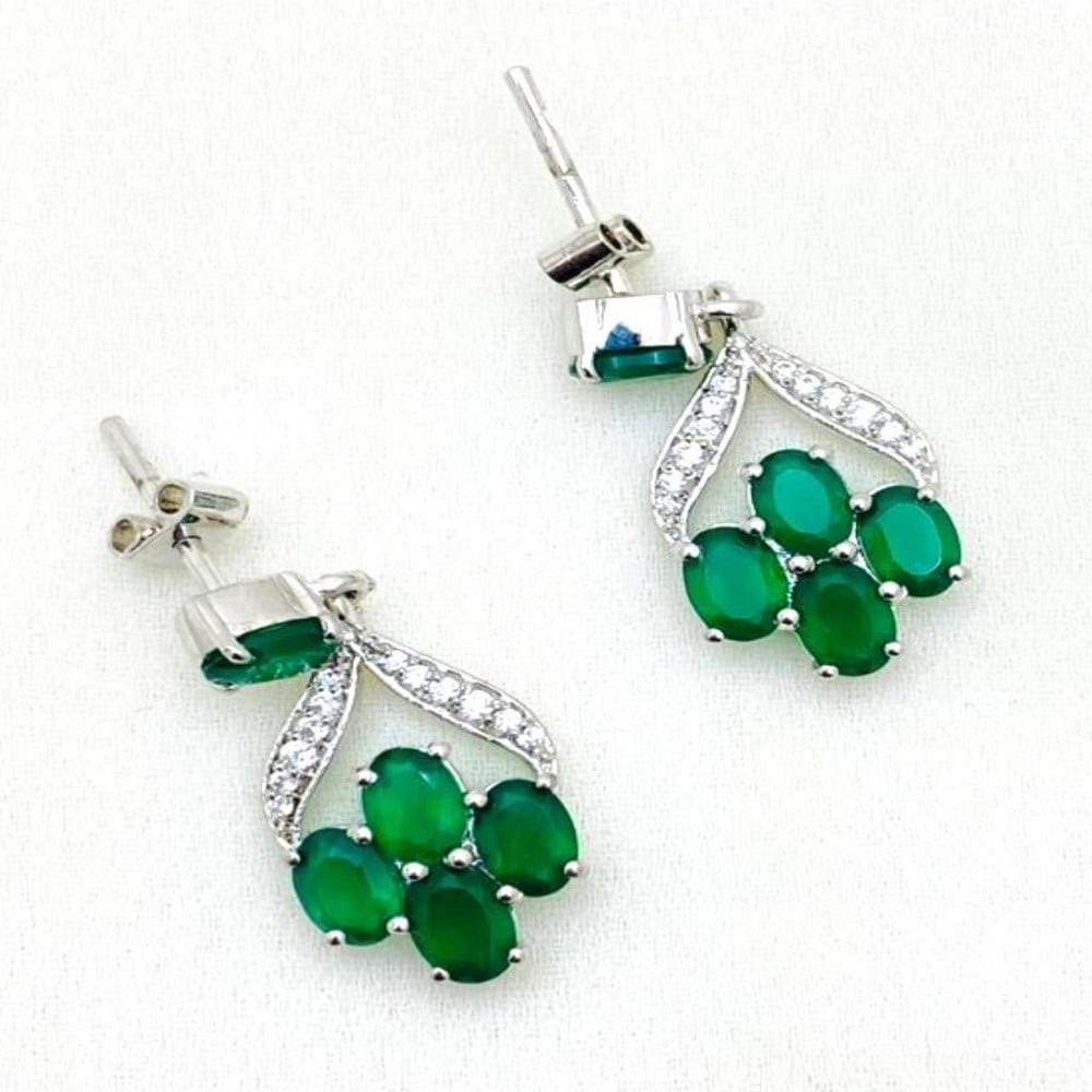 Green Onyx Stone Cluster Dangle Earrings: Green Onyx Stone Cluster Dangle Earrings These gorgeous green onyx earrings are 925 Sterling Silver. They feature a cluster of 4 stones dangling from a stone on the front of the stud. View