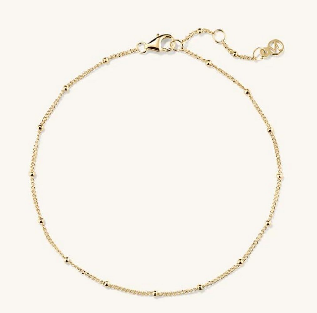 Sleek Sphere Link Bracelet: Sleek Sphere Link Bracelet This elegant chain bracelet features a series of polished spherical beads seamlessly linked for a modern yet timeless look. The smooth, reflective spheres add subtle dimens