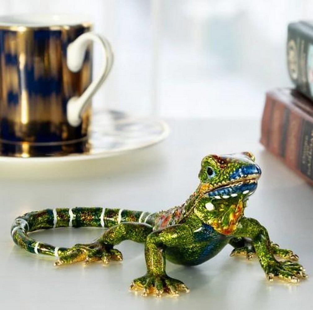 Tropical Iguana Treasure Box: Tropical Iguana Treasure Box This vibrant green iguana trinket box captures the exotic charm and detailed texture of the reptile in a compact, decorative form. Perfectly poised, the iguana’s