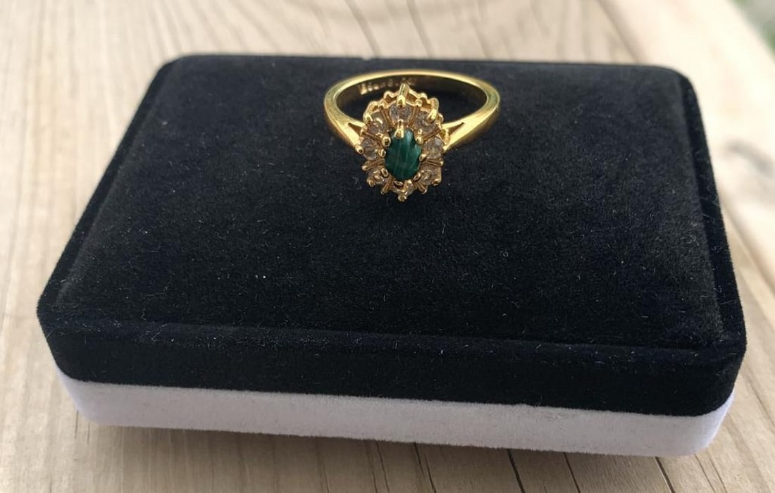 Sophisticated Oval Malachite Ring - 4