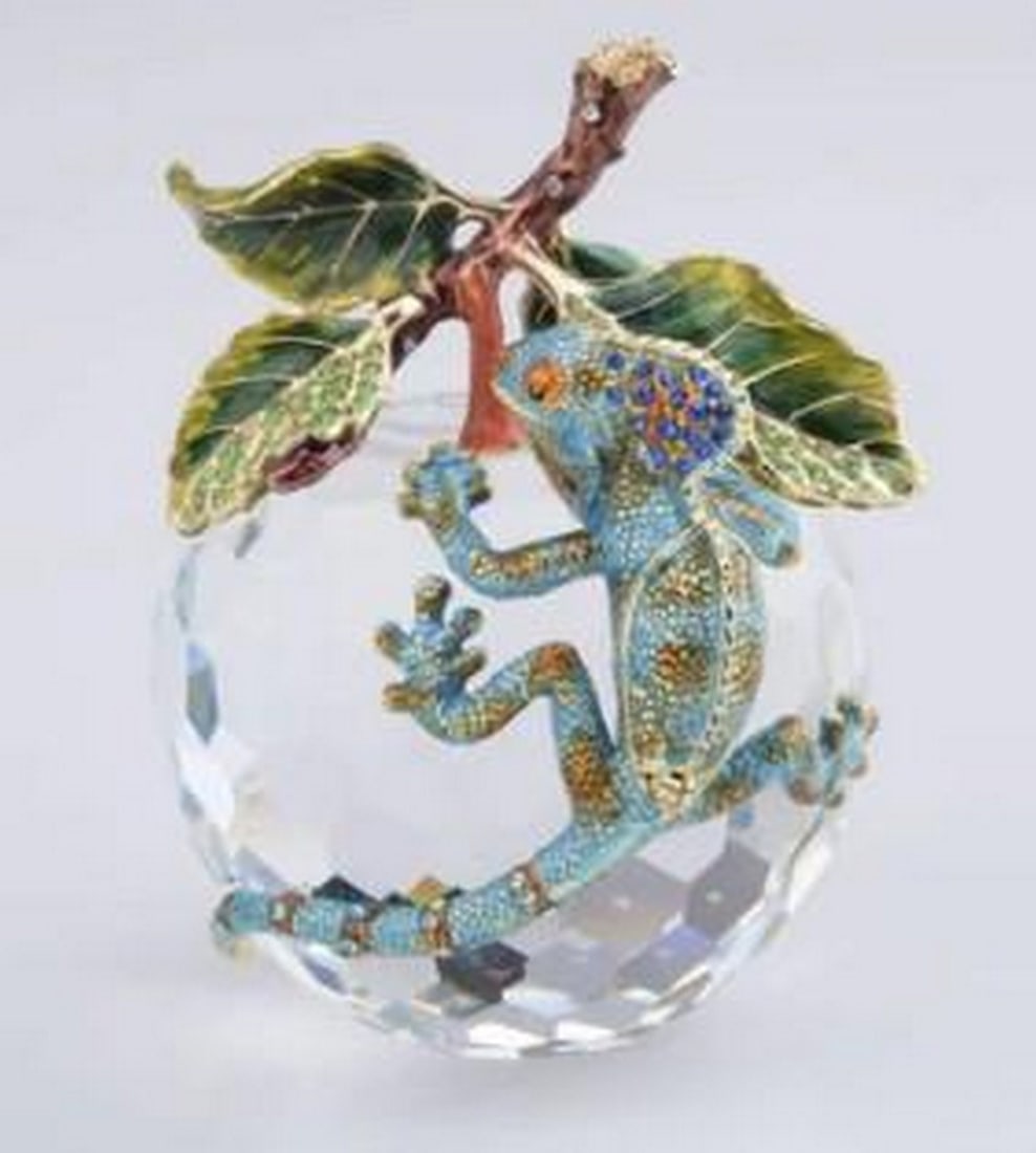 Enchanted Apple with Chameleon - 3