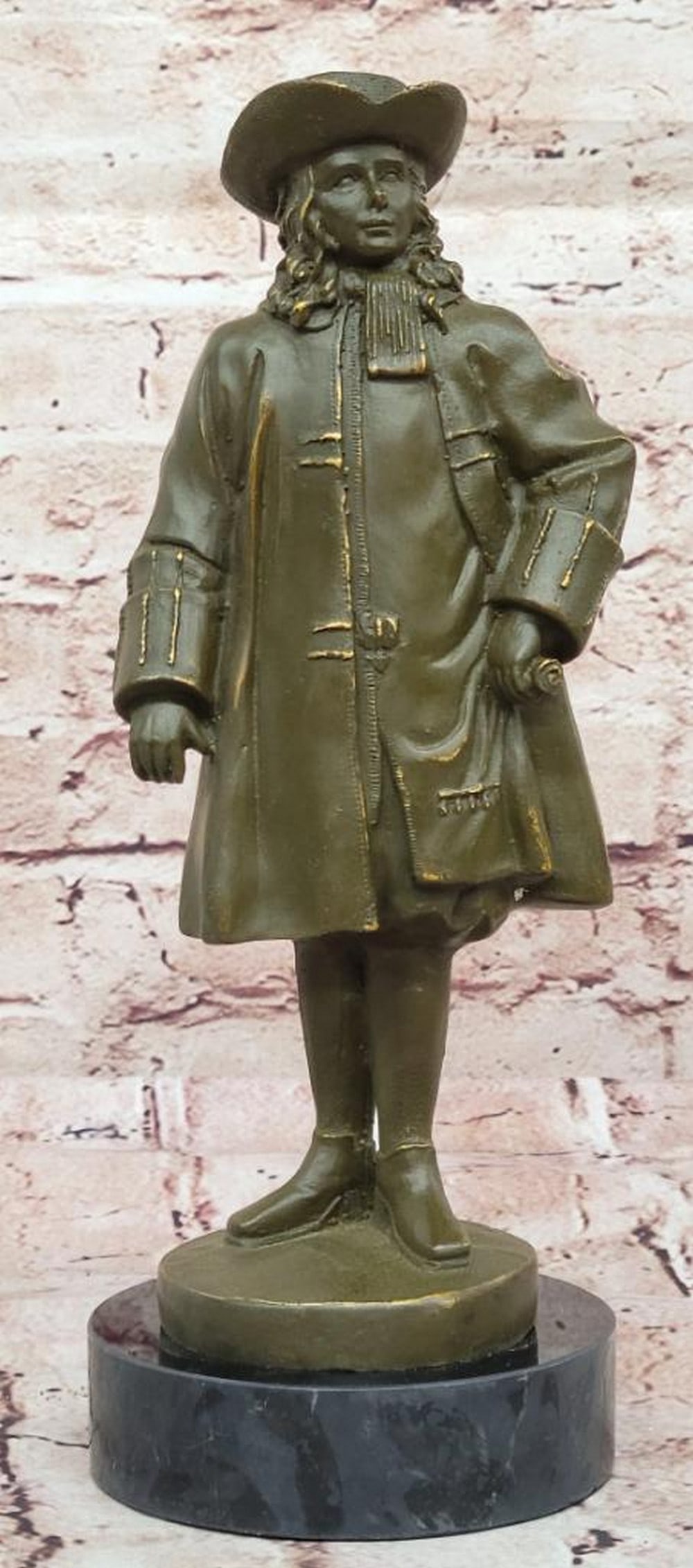 Bronze William Penn Historical Statue with Hat – 11" x 4": Bronze William Penn Historical Statue with Hat – 11" x 4" Honor the legacy of William Penn, the visionary founder of Pennsylvania and champion of religious freedom, with this finely detaile
