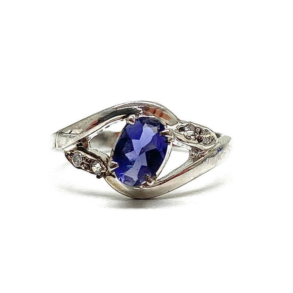 925 Sterling Silver Ring with Austrian Crystals and a Beautiful Amethyst Gemstone: 925 Sterling Silver Ring with Austrian Crystals and a Beautiful Amethyst Gemstone. The crystals represent purification and connection to spiritual and divine beings. The meaning of amethyst is