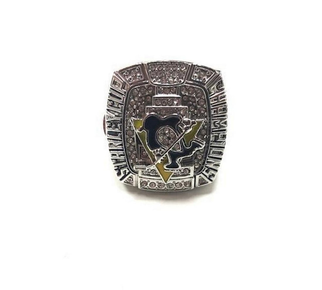 2009 Pittsburgh Penguins Stanley Cup Championship Inspired Ring: 2009 Pittsburgh Penguins Stanley Cup Championship Inspired Ring - Sidney Crosby. Well Crafted With Inset Stones And Enameled Pittsburgh Penguins Logo. View Photos For Further Details.