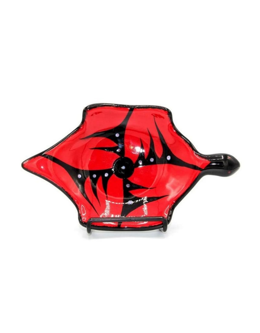 Alberta Clay Red Turtle Dish by Veran Pardaehtan: Alberta Clay Red Turtle Dish by Veran Pardaehtan The Alberta Clay Red Turtle Dish by Veran Pardeahtan is a striking piece that honors the sacred turtle and its role in Native legend. Crafted from