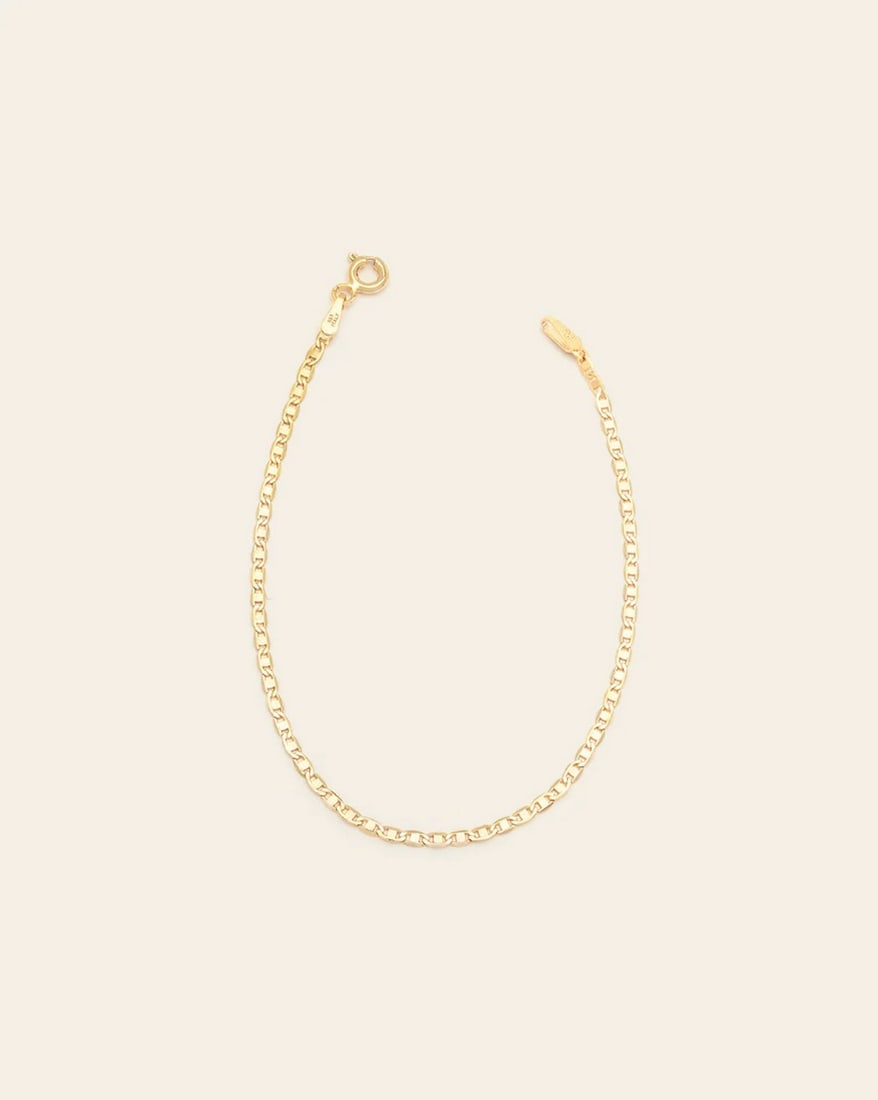 14k Vermeil Gold Plated Flat Mariner Chain Women's Bracelet: 14k Vermeil Gold Plated Flat Mariner Chain Women's Bracelet This 14K vermeil gold-plated flat mariner chain bracelet offers a sleek, nautical-inspired design with a modern edge. The interlocking l
