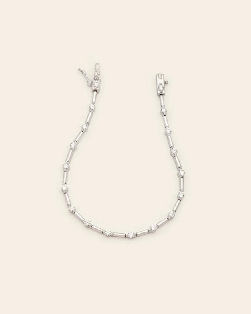 Sterling Silver Women's Modern Tennis Bracelet: Sterling Silver Women's Modern Tennis Bracelet This sterling silver women's modern tennis bracelet features a sleek design with sparkling stones, offering a refined and timeless look.