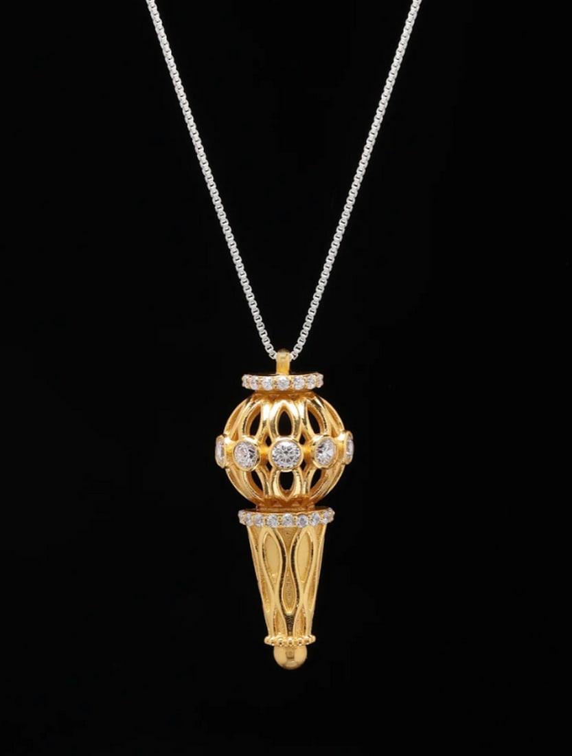 Lord Hanuman Weapon Mace (Gada) Pendant with Cubic Zirco: Lord Hanuman Weapon Mace (Gada) Pendant with Cubic Zirconia This sterling silver pendant captures the essence of Lord Hanuman’s mighty gada (mace), a symbol of strength, devotion, and unwavering